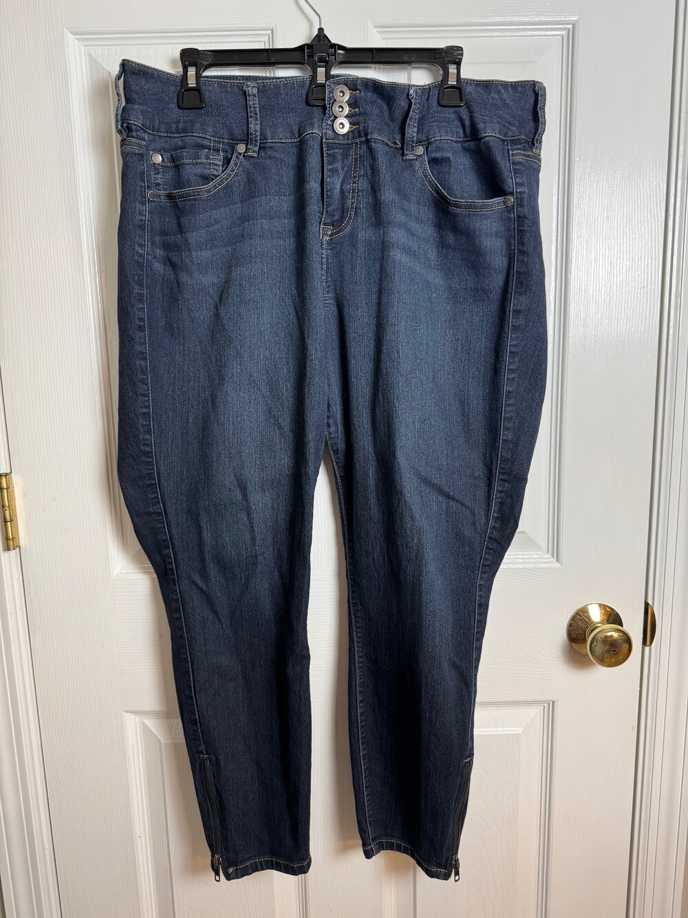 TORRID Women's Dark Indigo Wash Jeans Size 18R Straight Leg Ankle Zipper